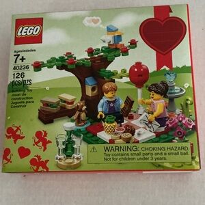 LEGO Romantic Valentine Picnic Set 40236